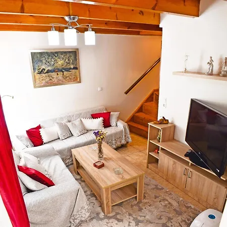 Marilou'S Cottage Agios Matthaios  Exterior photo