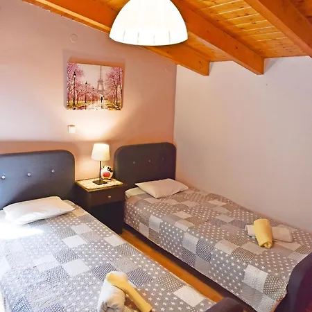 Marilou'S Cottage Agios Matthaios  Exterior photo